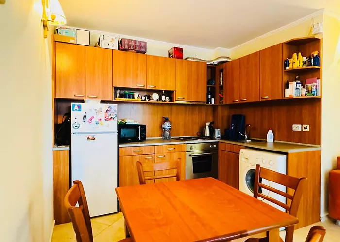 Victoria Two Bedroom Sunny Apartment