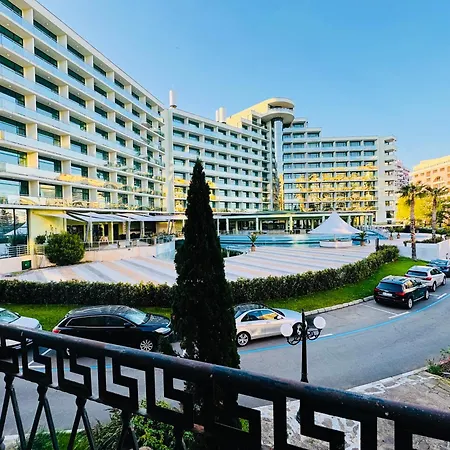 Victoria Two Bedroom Sunny サニービーチ