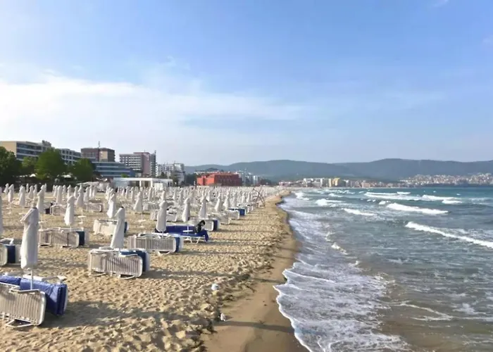 Victoria Two Bedroom Sunny Апартамент *