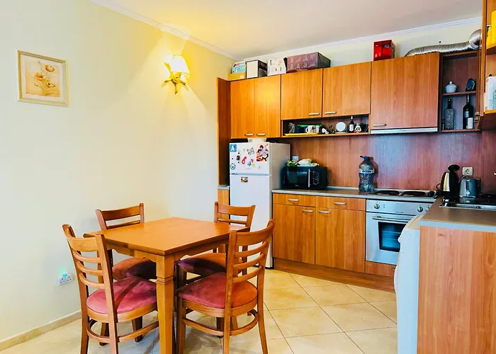 Victoria Two Bedroom Sunny Апартамент *